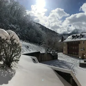hameau-de-souaribes-2.midi-pyreneeshotels.com/